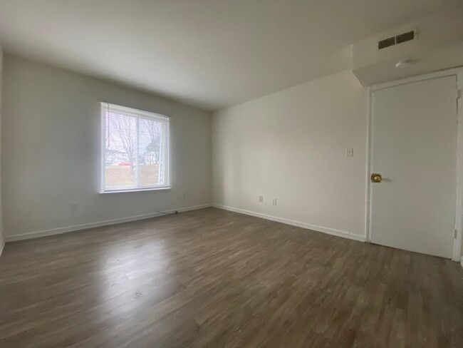 Building Photo - High Meadows - Spacious 2 bed, 1.5 bath Ga...