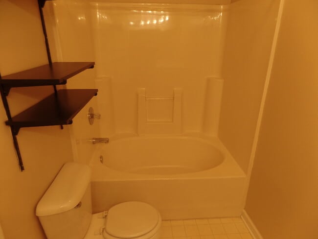 Building Photo - 513 Meadowland Ct