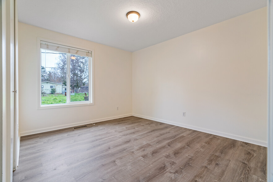 Building Photo - 404 Hillview Dr