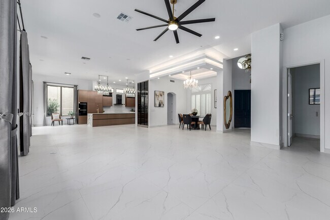 Building Photo - 11312 E Greenway Rd