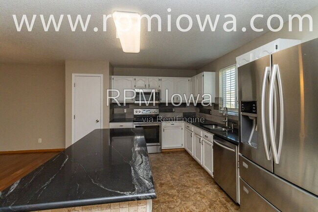 Building Photo - 770 SE Harper Dr