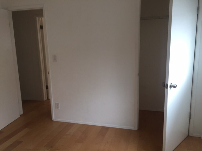 Building Photo - 1351 Armadale Ave
