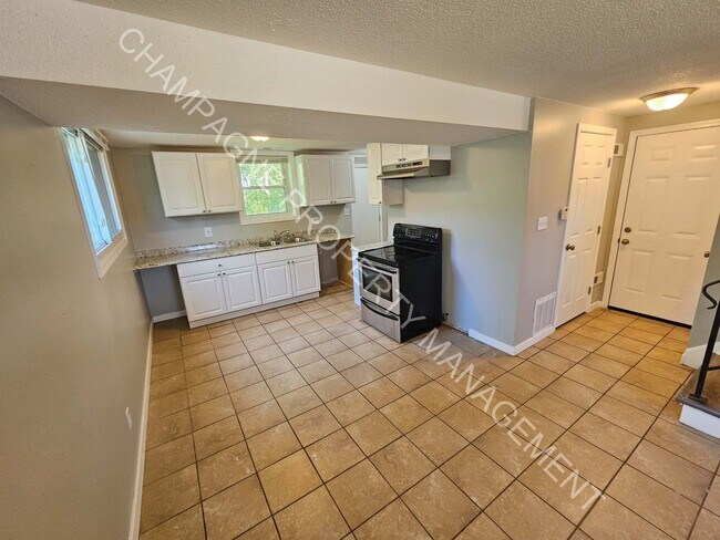 Building Photo - 1307-1309 N Arrowhead Ridge