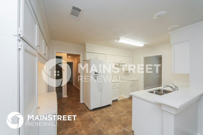 Building Photo - 8849 Woodmark Dr