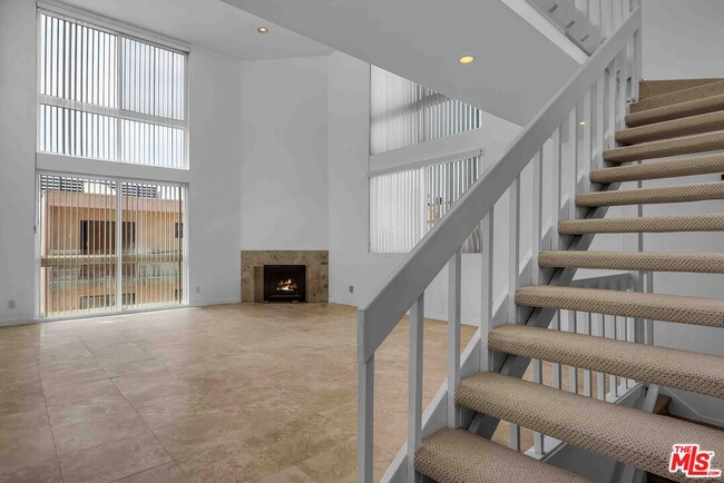 Building Photo - 15 63rd Ave