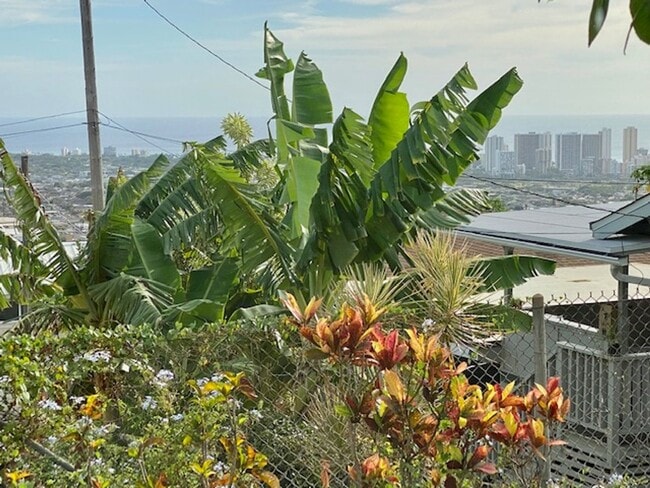 Building Photo - 202 - CA