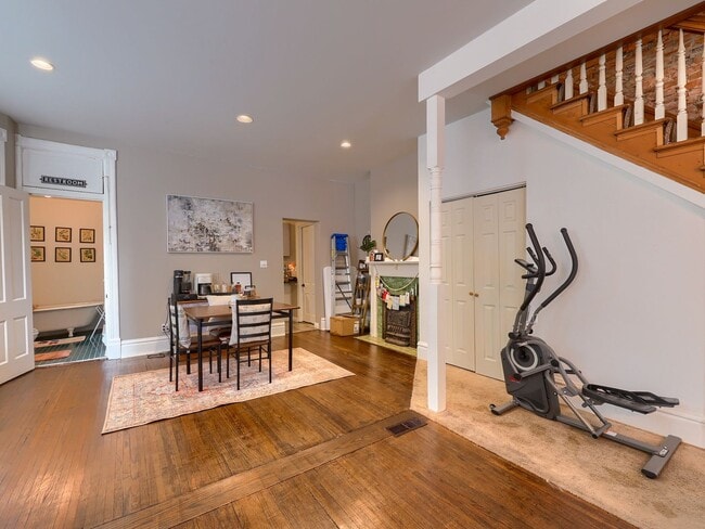 Building Photo - Large Updated 4 BR Home!