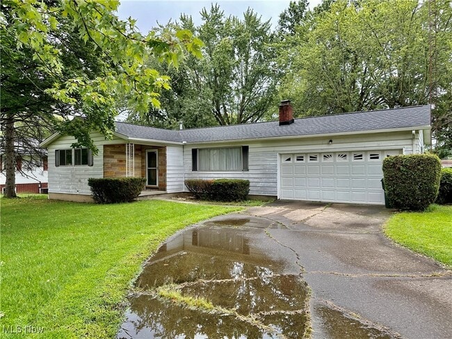 Building Photo - 1370 W Vine St