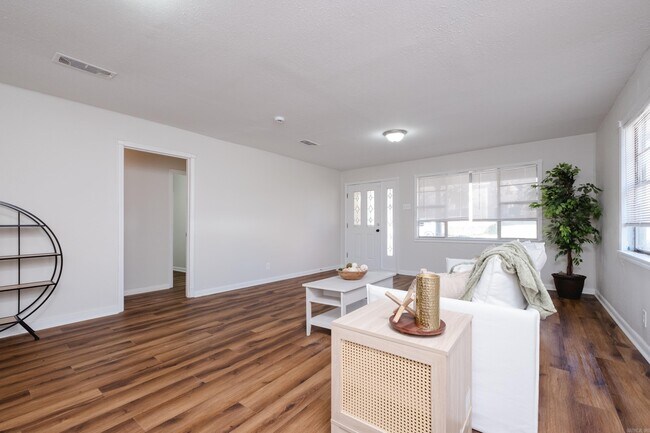 Building Photo - 1101 W Charles Bussey Ave