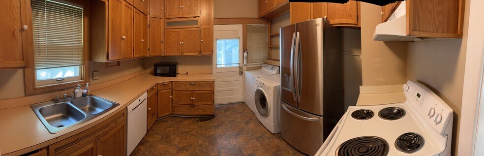 Building Photo - 913 Illinois St