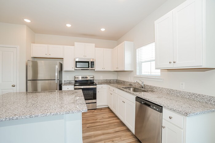 Building Photo - 467 Navona Dr