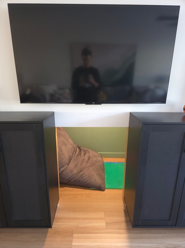 Building Photo - 1000 Mallery St Ext