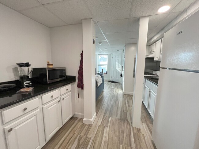 Building Photo - 376 Riverway