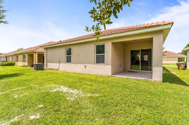 Building Photo - Charming 3 Bed, 2 Bath with Scenic Views i...