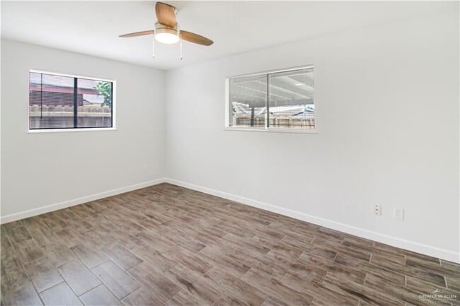 Building Photo - 219 E Vine Ave