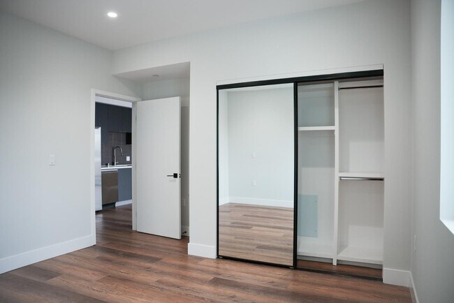 Building Photo - 8940 Reseda Blvd