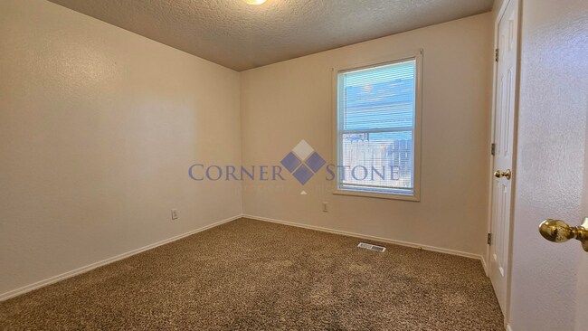 Building Photo - Cozy Nampa Home with Fenced Yard!