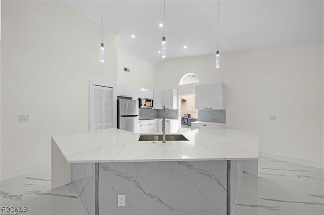 Building Photo - 3282 Sabal Springs Blvd