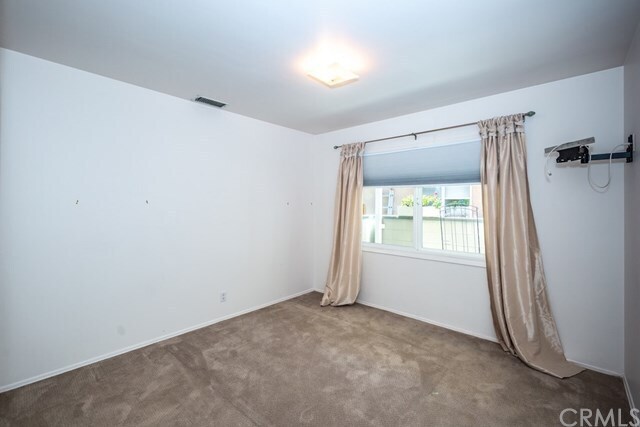 Building Photo - 3367 Roxanne Ave