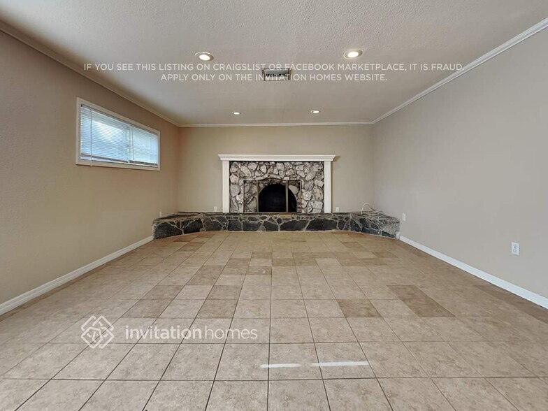Building Photo - 6417 N Gomez Ave