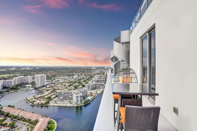 Building Photo - 4010 S Ocean Dr