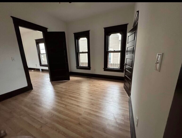 Bedroom 2 - 100 W King St