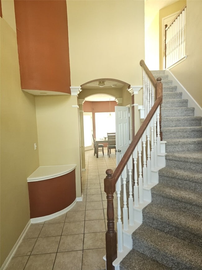 Building Photo - 12111 N Brenton Knoll Dr