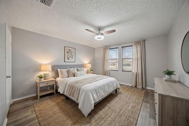 Building Photo - 1501 Big Lake