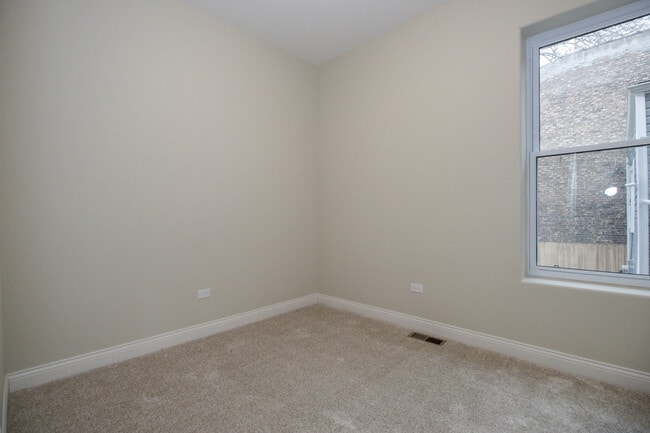 Building Photo - 5738 S Sangamon St