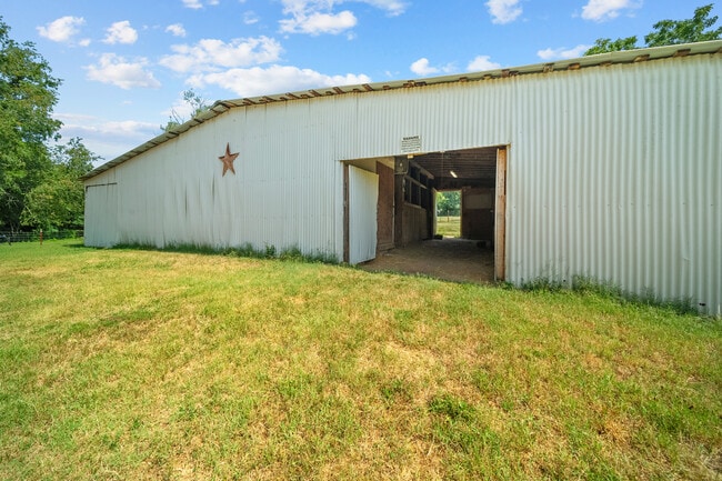 Building Photo - 8631 Mascot Rd