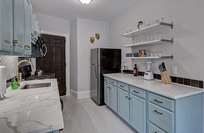 Building Photo - 518 Lamar Ave