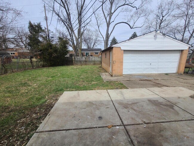 Building Photo - 1868 Argyle Dr