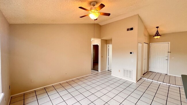 Building Photo - Lovely 3 bedroom, 2 bath in Deltona