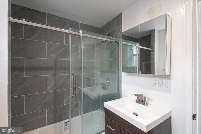 Building Photo - 2238 Oakford St