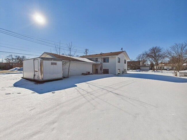 Building Photo - 1004 31st Ave N