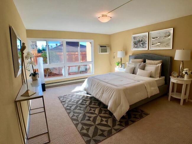 Building Photo - 1700 Civic Center Dr