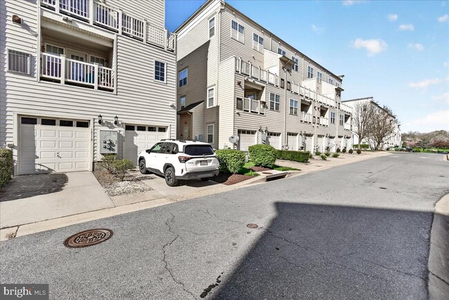 Building Photo - 1811b Wheyfield Dr