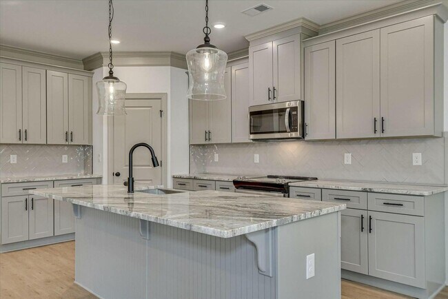 Building Photo - 2021 Warbler Dr