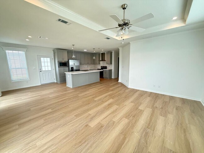 Building Photo - 7608 Lakeshore Dr