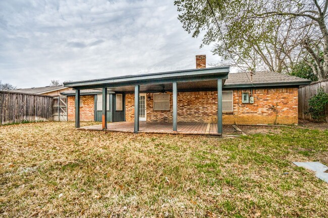 Building Photo - Easy Access To Major Highways!