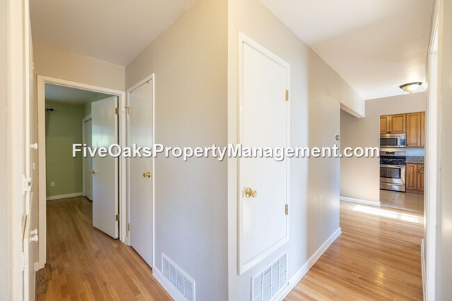 Building Photo - 102 Grenoble Way