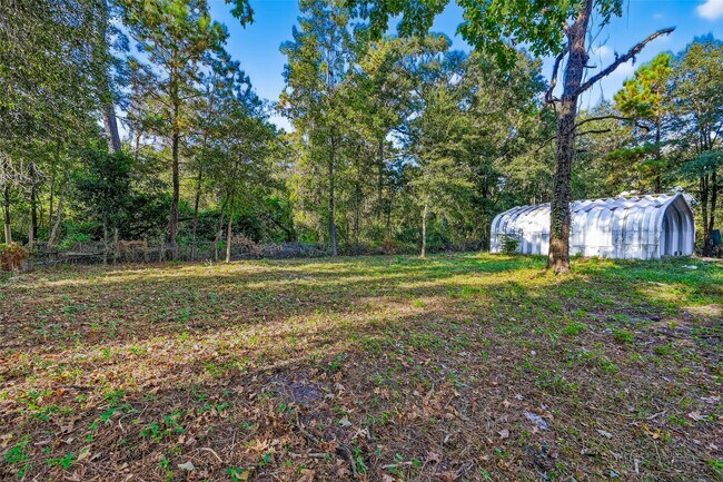 Building Photo - 16643 Lake Cir