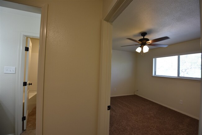 Building Photo - 111 Rhonda Dr