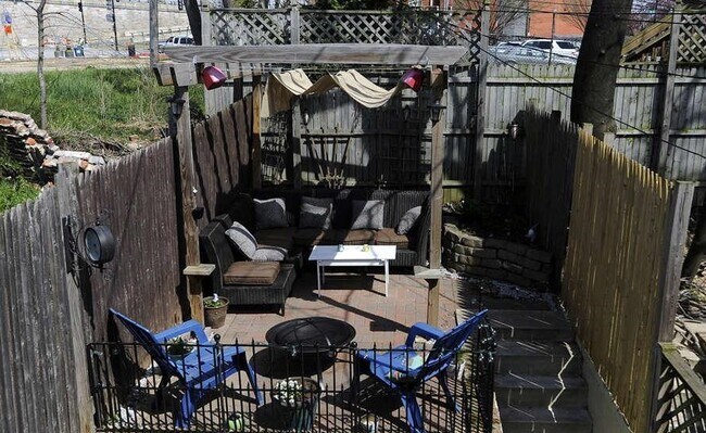 Building Photo - 1012 7th St SE