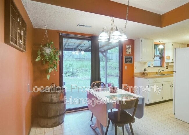 Building Photo - 2401 Sequoia Ct