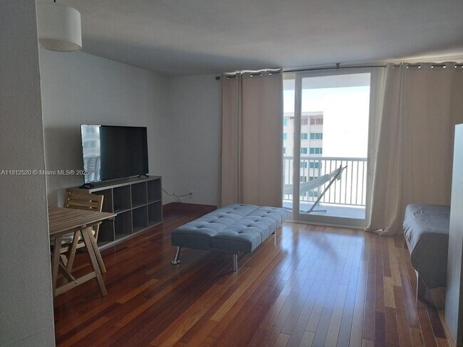 Building Photo - 5401 Collins Ave