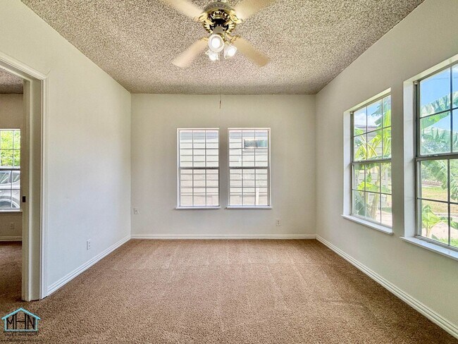 Building Photo - Cozy and Bright 3bedroom/1bath Vintage cha...