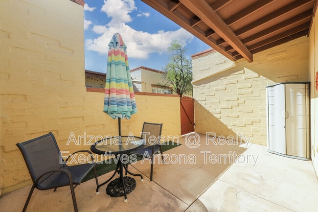 Building Photo - 8178 E Rivenoak Cir