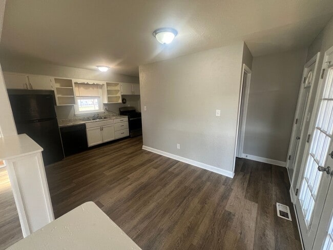 Building Photo - 3 bedroom, 2 bath Ranch with a partially finished basement