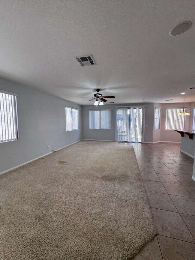 Building Photo - Centennial Hills 4-bedrooms with 2.5 bath